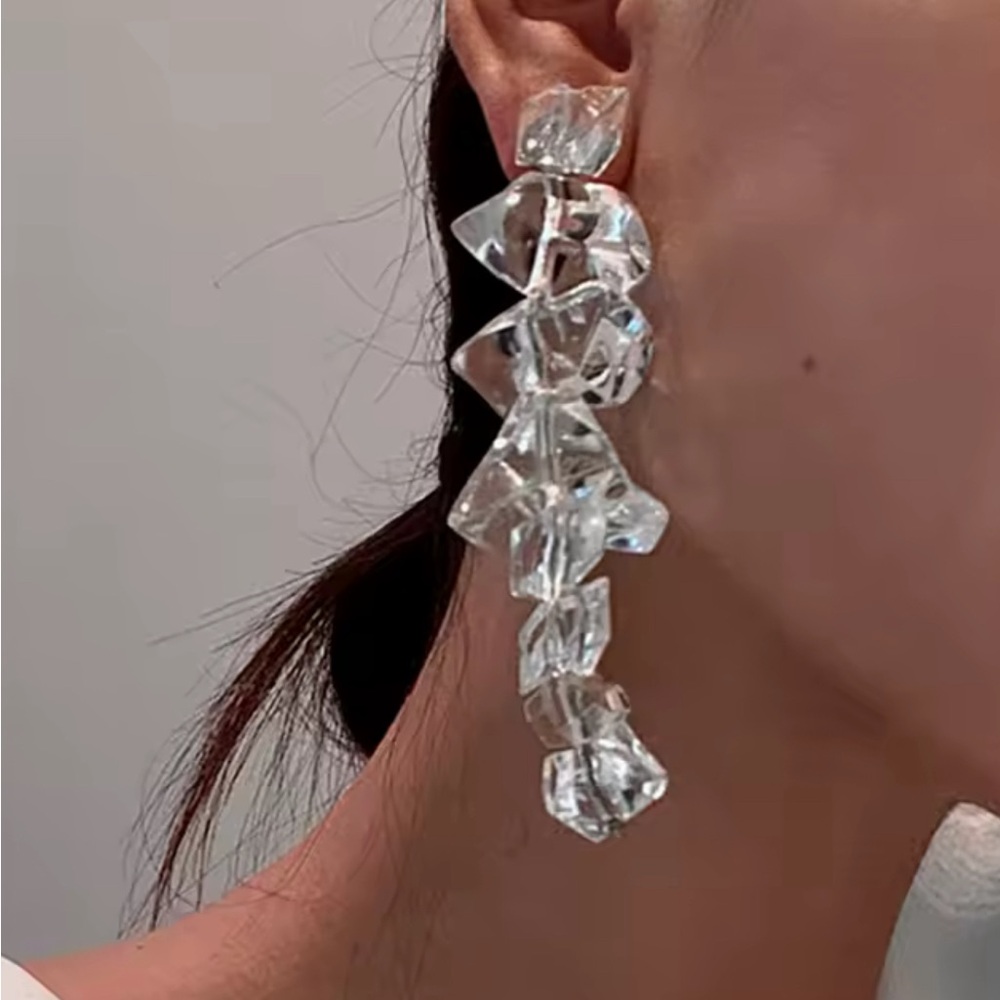 NEW Clear Lucite Dangle Drop Statement Earrings AU31
